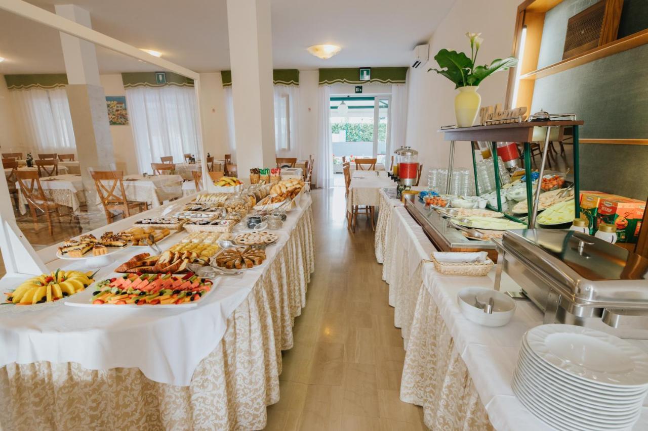 Hotel Gloria Lignano Sabbiadoro Ngoại thất bức ảnh