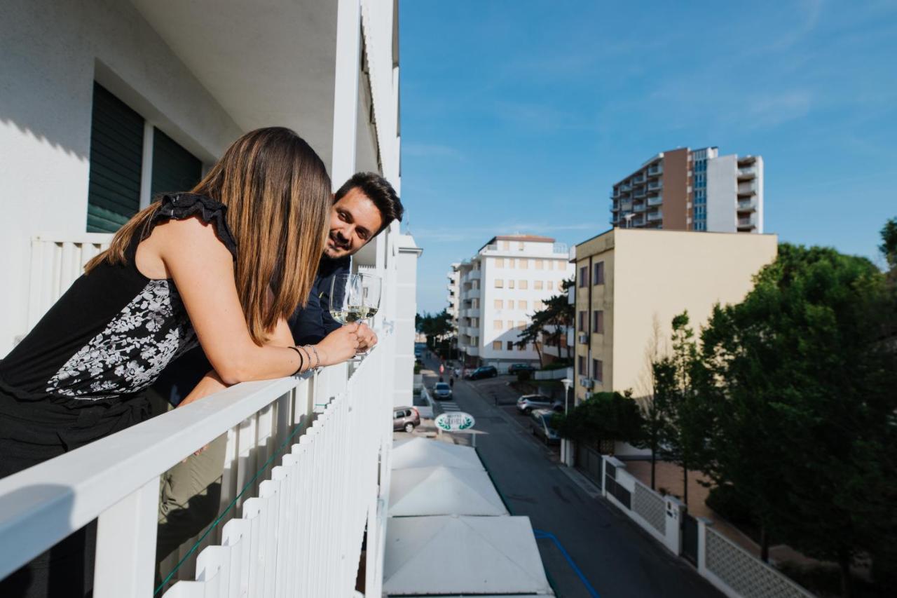 Hotel Gloria Lignano Sabbiadoro Ngoại thất bức ảnh