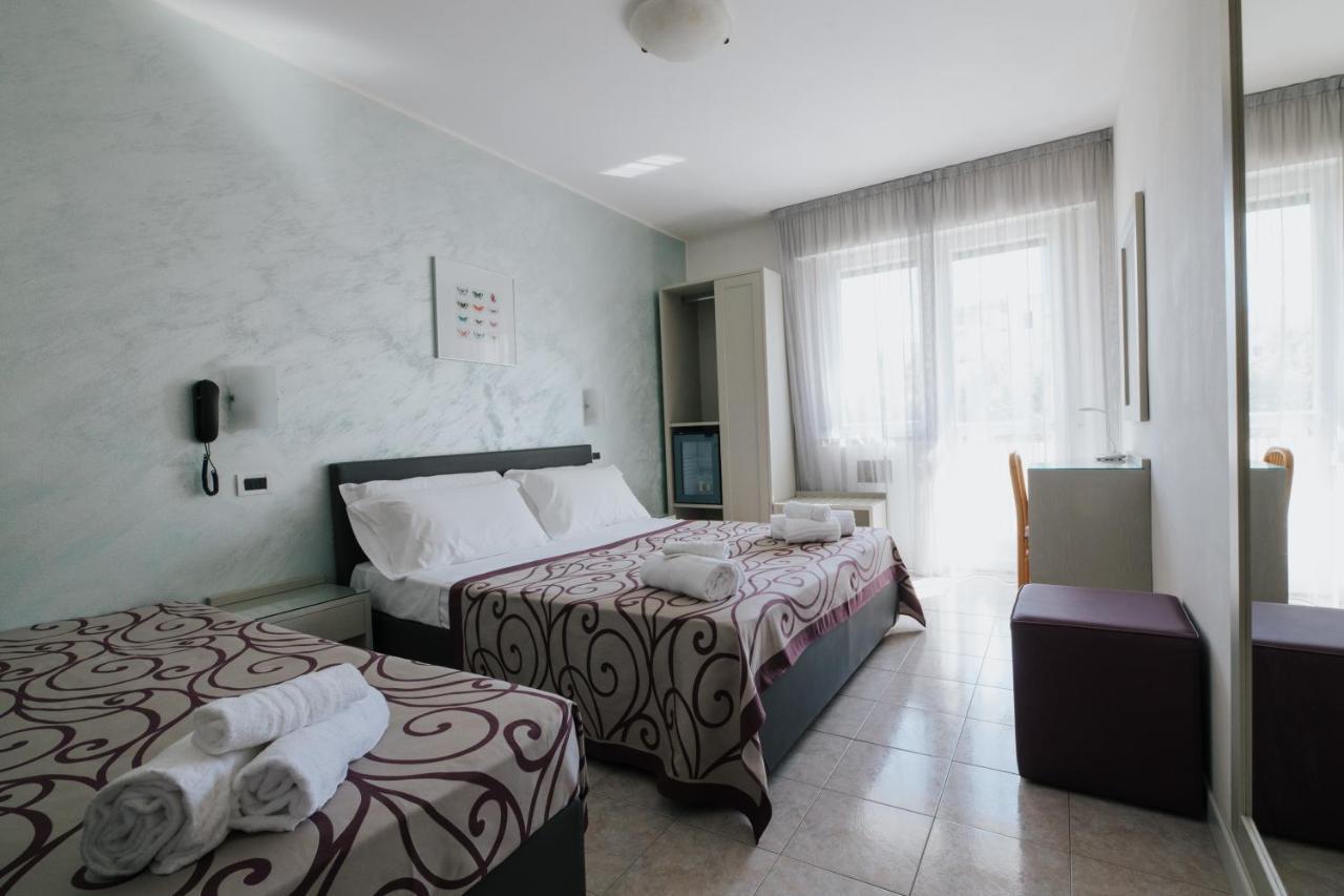 Hotel Gloria Lignano Sabbiadoro Ngoại thất bức ảnh