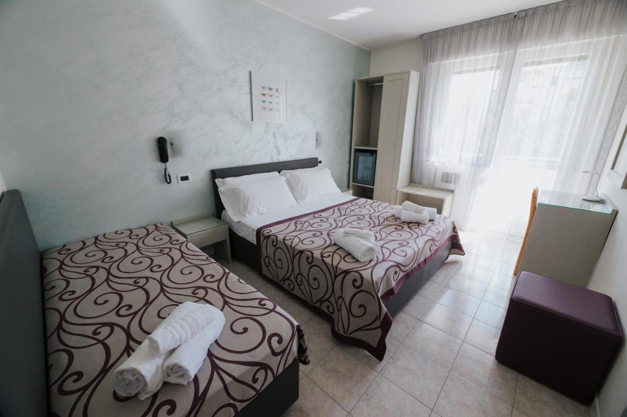 Hotel Gloria Lignano Sabbiadoro Ngoại thất bức ảnh