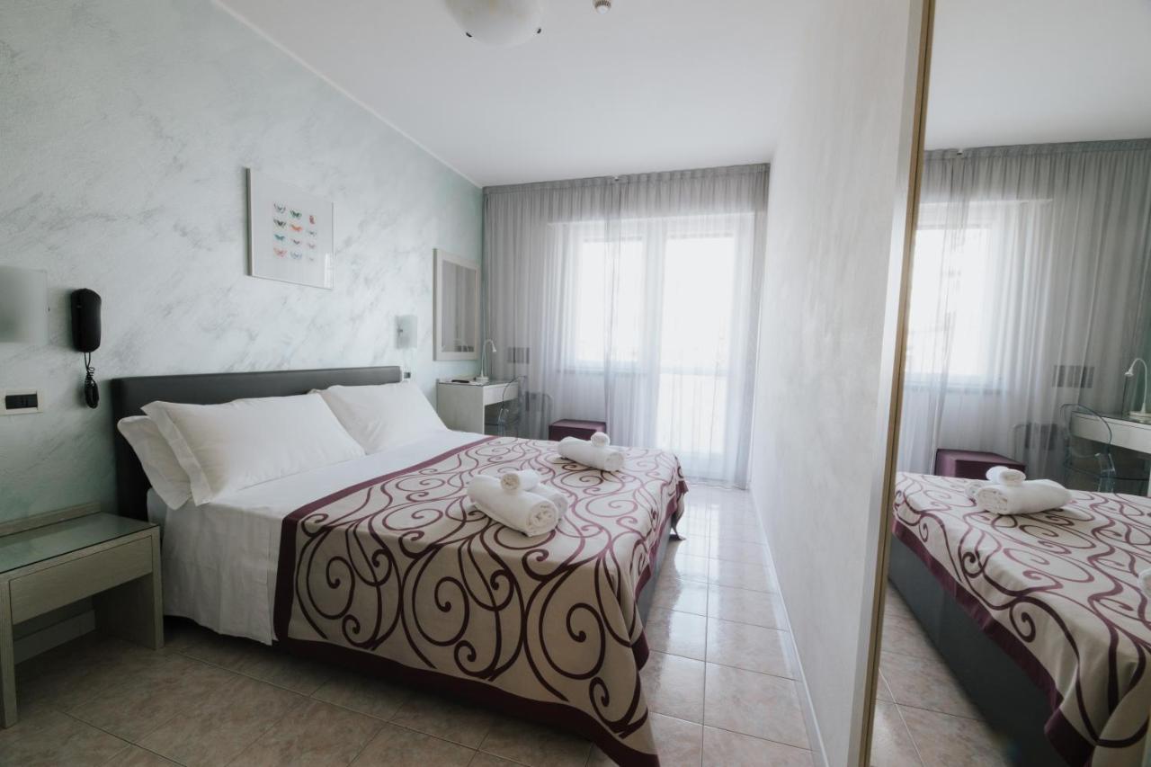 Hotel Gloria Lignano Sabbiadoro Ngoại thất bức ảnh