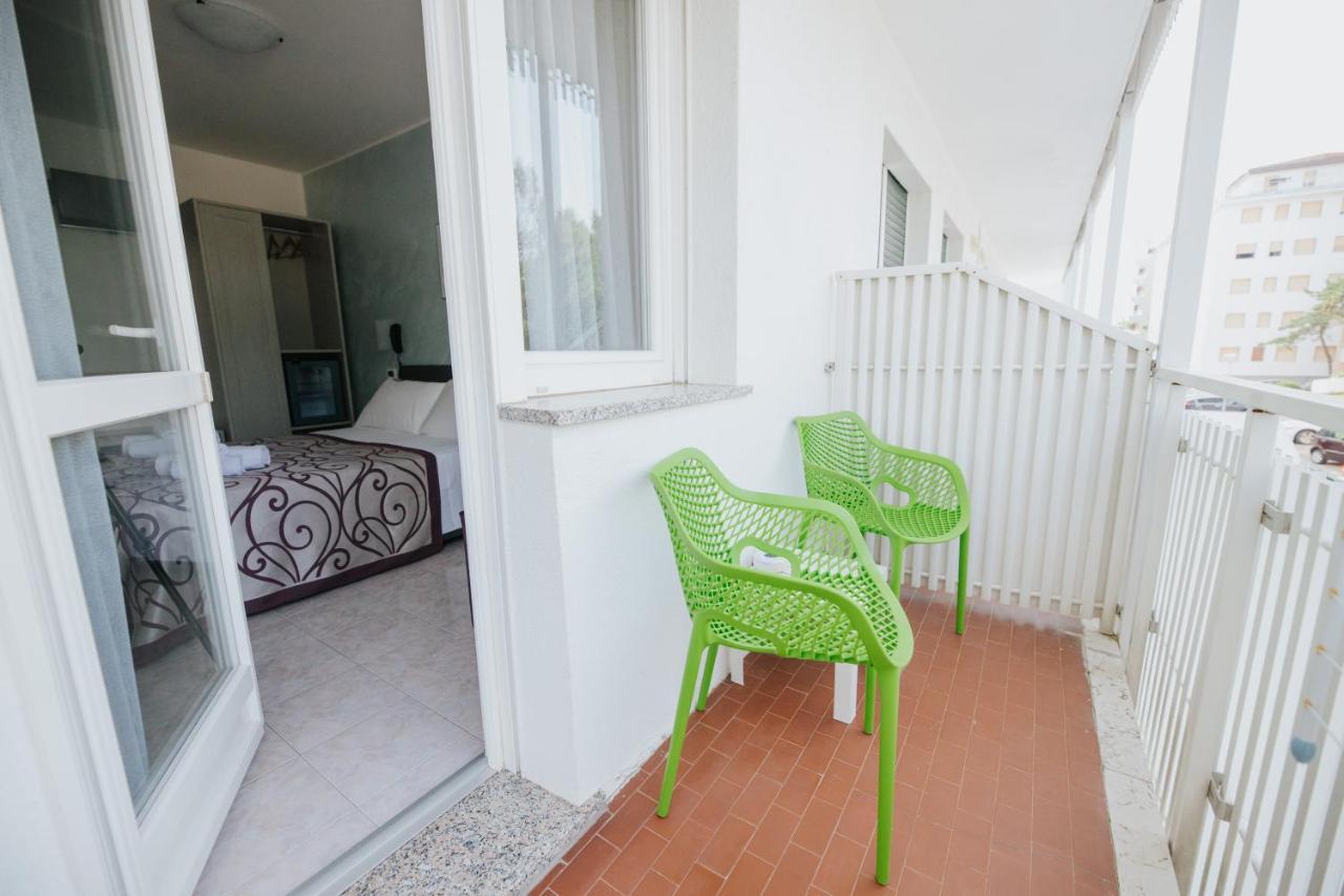 Hotel Gloria Lignano Sabbiadoro Ngoại thất bức ảnh