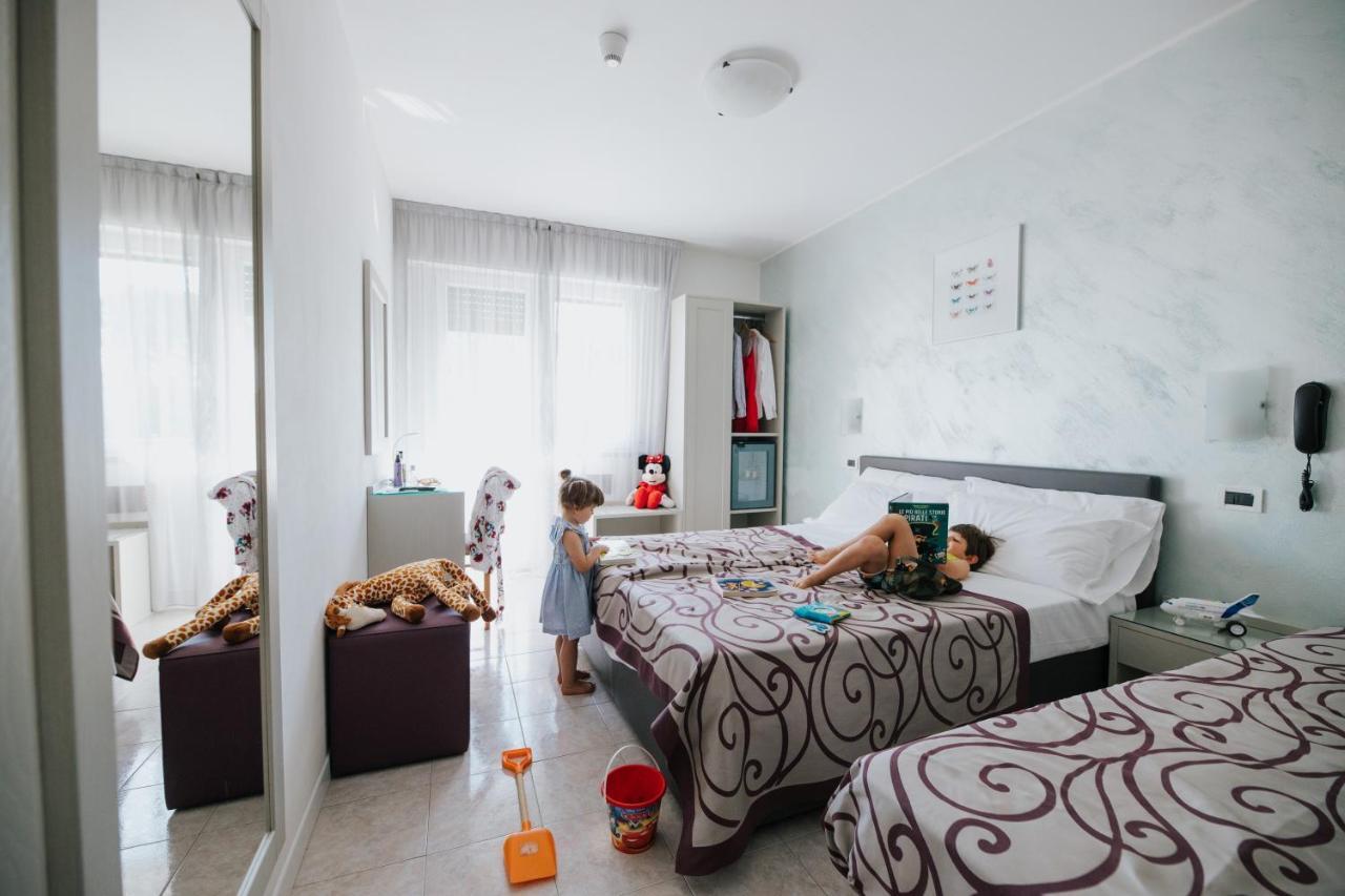 Hotel Gloria Lignano Sabbiadoro Ngoại thất bức ảnh
