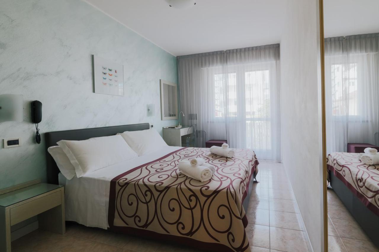 Hotel Gloria Lignano Sabbiadoro Ngoại thất bức ảnh