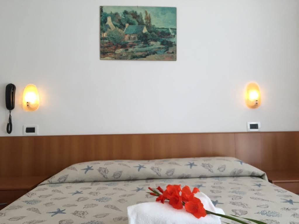 Hotel Gloria Lignano Sabbiadoro Ngoại thất bức ảnh