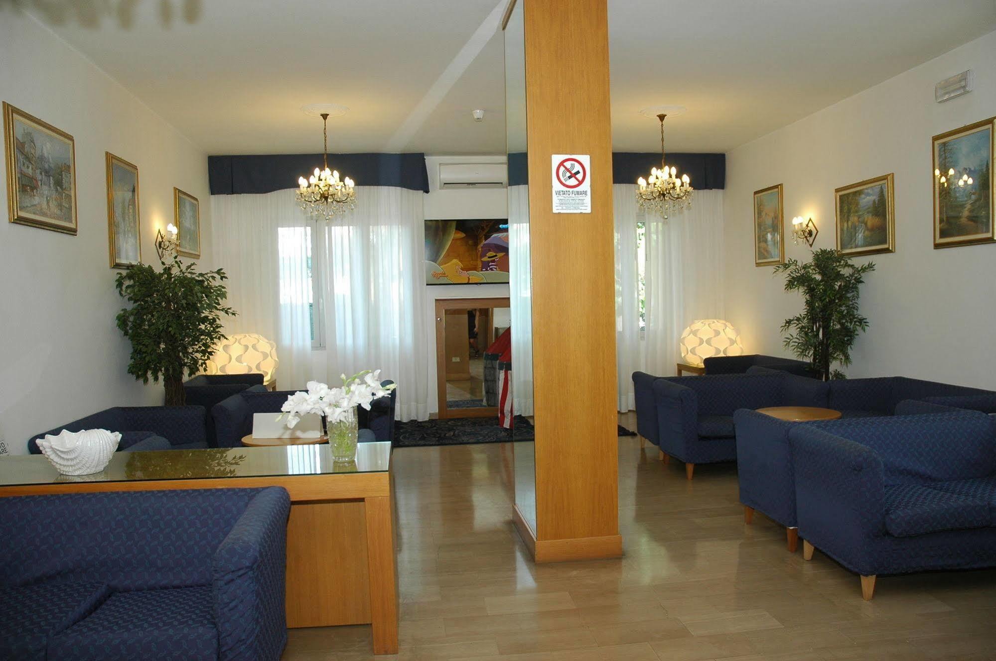 Hotel Gloria Lignano Sabbiadoro Ngoại thất bức ảnh