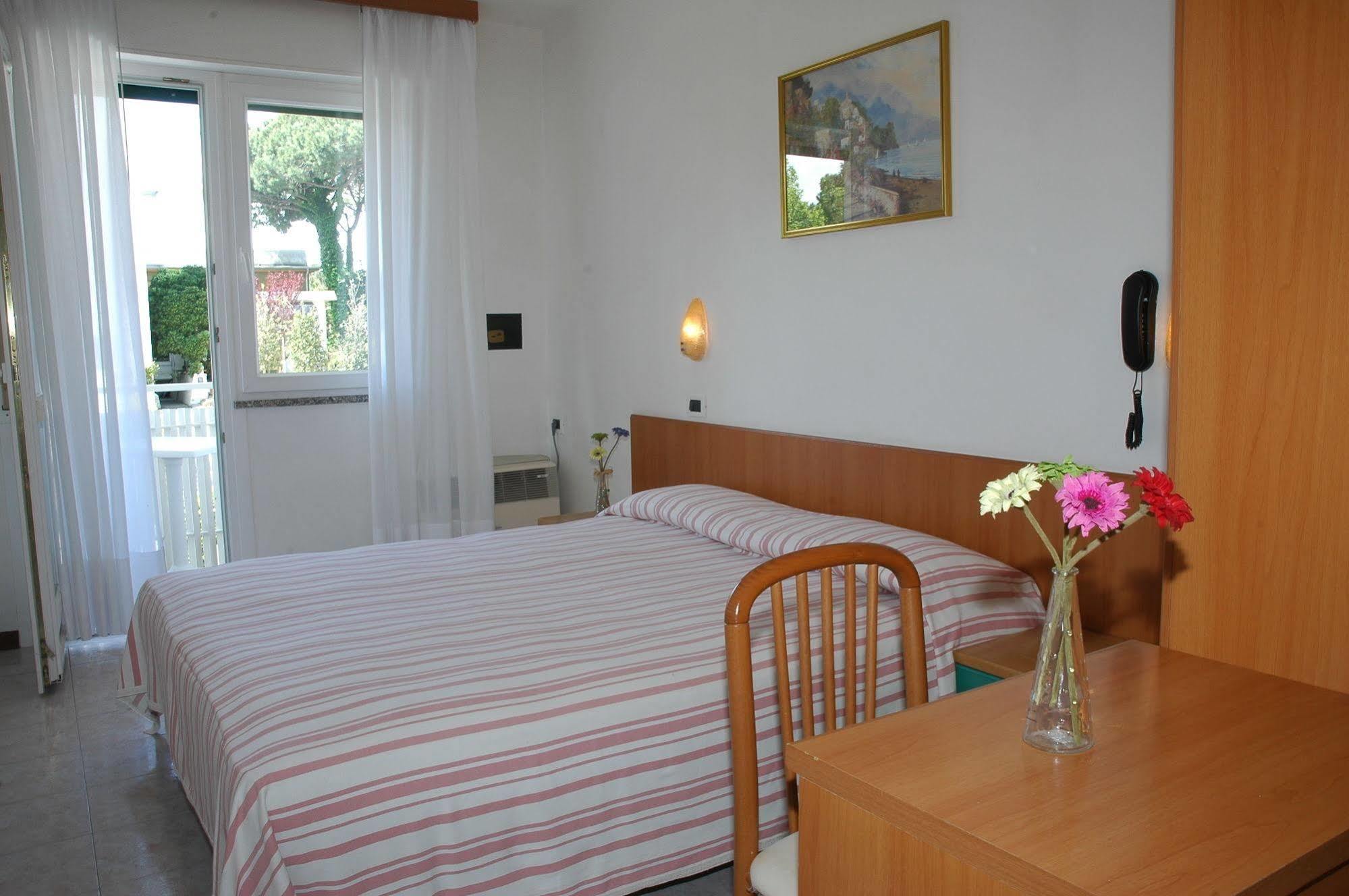 Hotel Gloria Lignano Sabbiadoro Ngoại thất bức ảnh