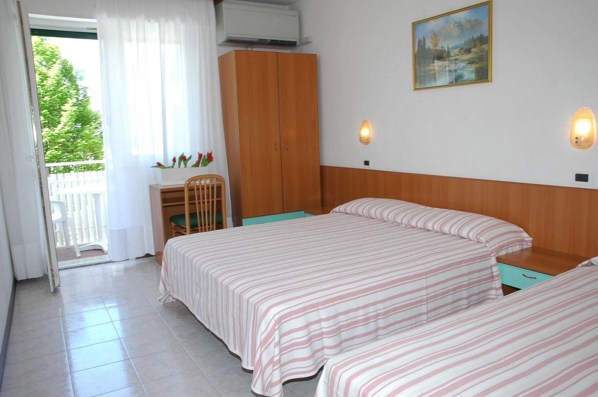 Hotel Gloria Lignano Sabbiadoro Ngoại thất bức ảnh