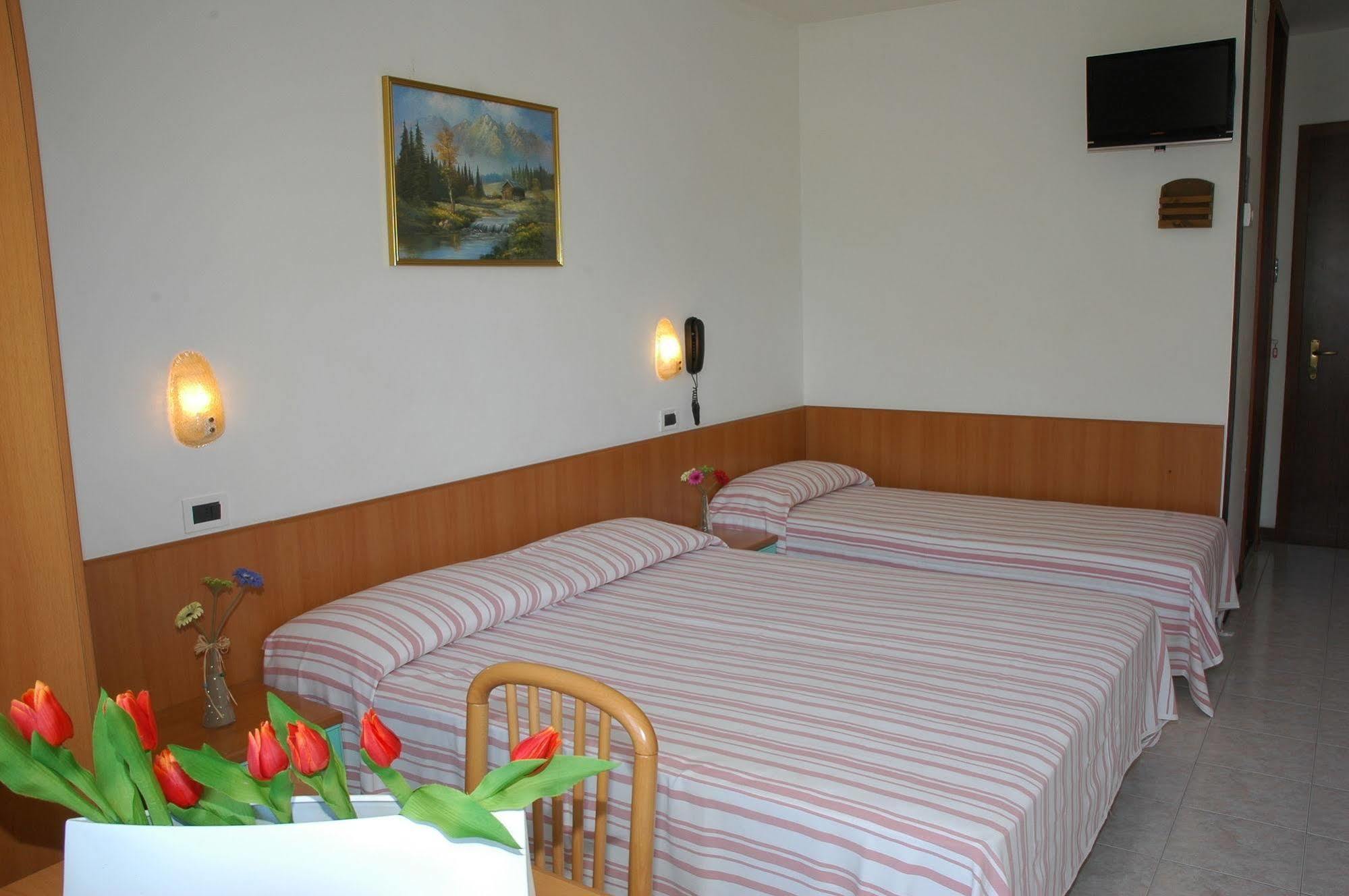 Hotel Gloria Lignano Sabbiadoro Ngoại thất bức ảnh